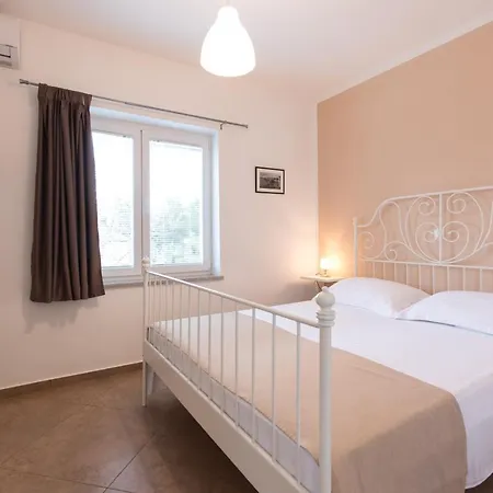 Apartman Laura Krk Krk Town