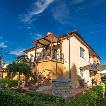 Laura Krk Апартаменты Крк